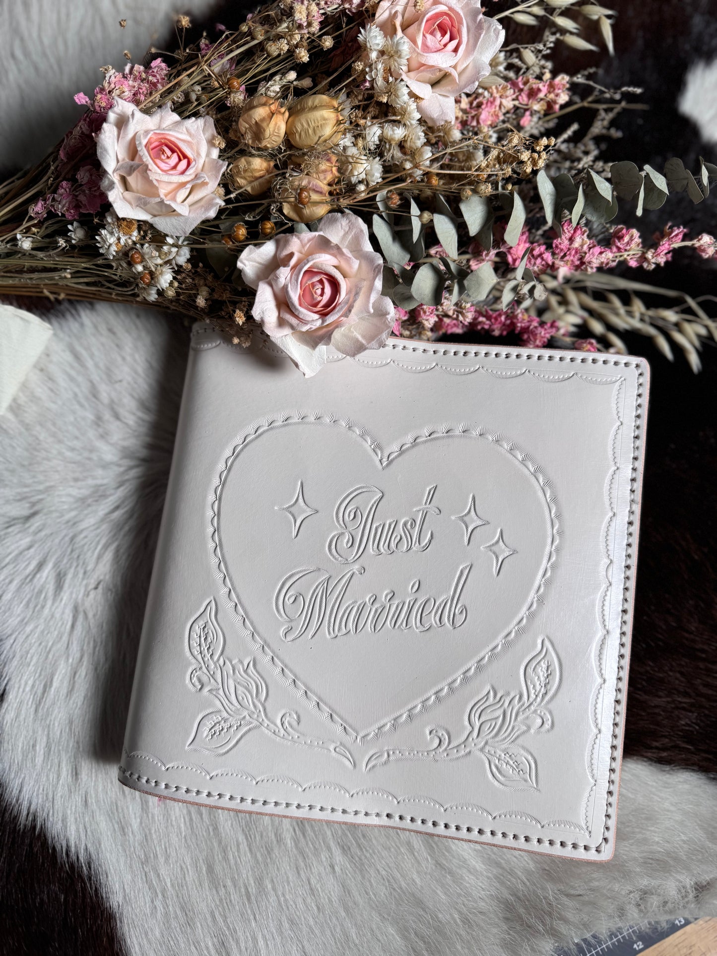 Pre order- WEDDING GUEST BOOK